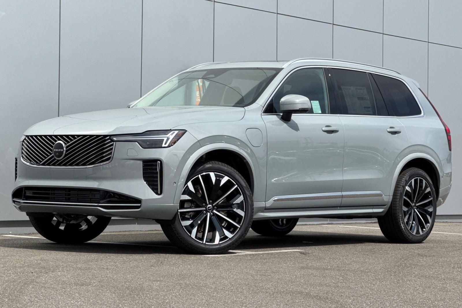 2026 Volvo XC90 Plug-In Hybrid T8 Plus 7 Passenger