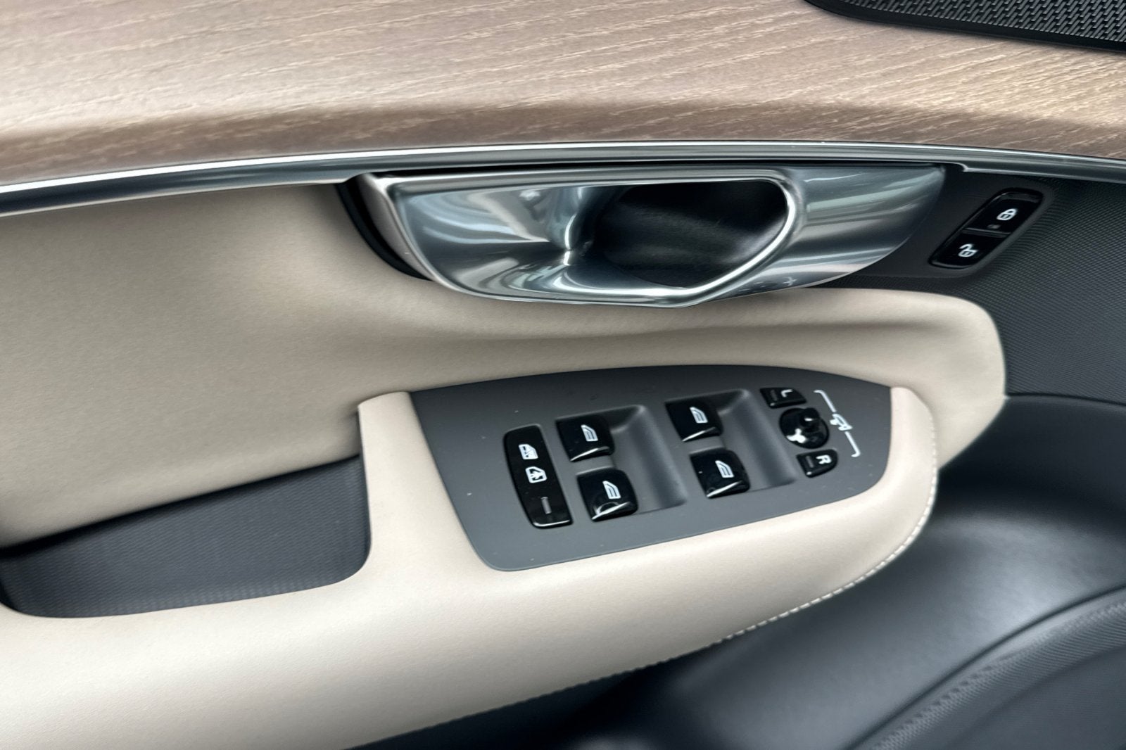 2026 Volvo XC90 Plug-In Hybrid T8 Plus 7 Passenger