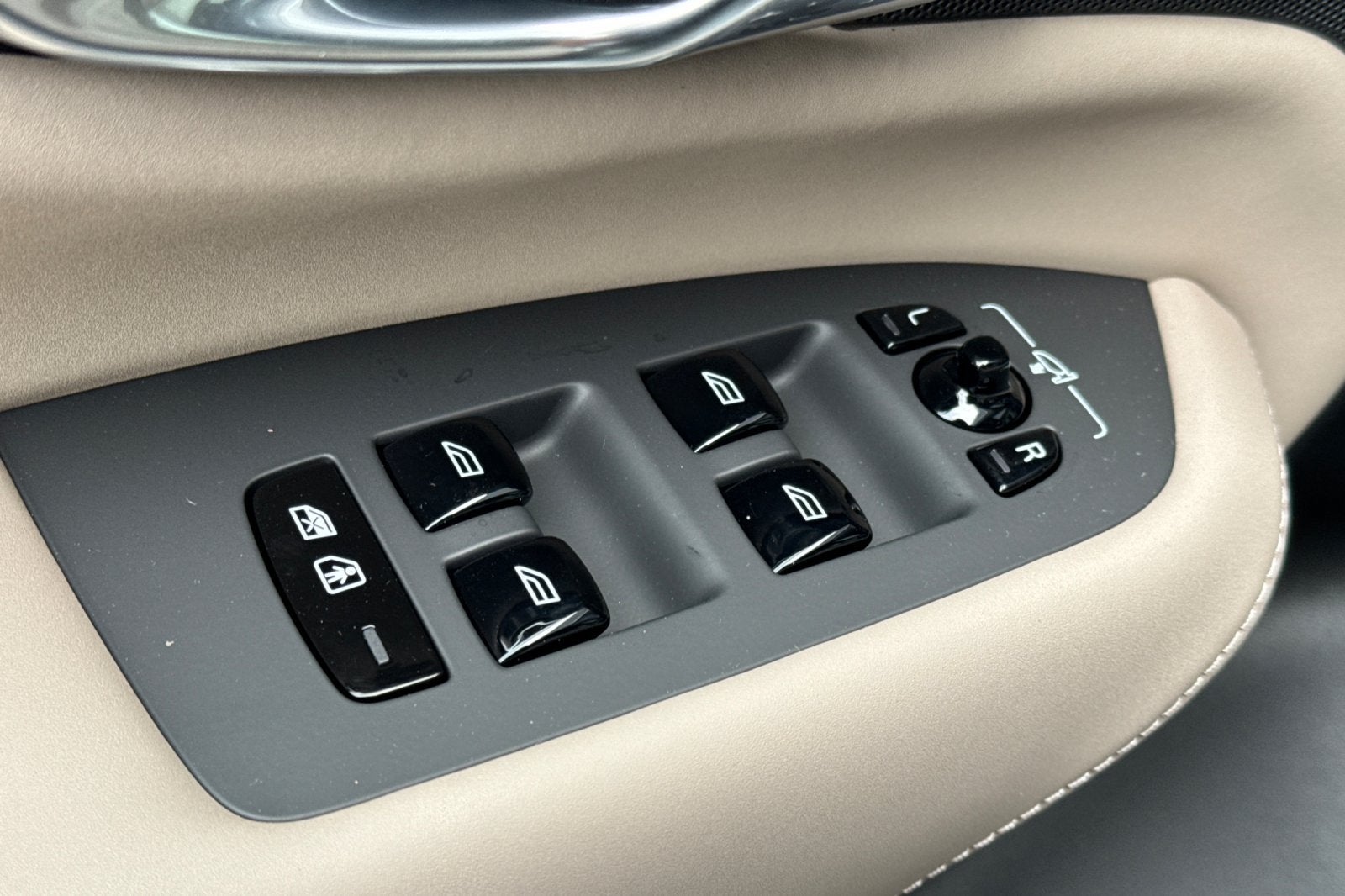 2026 Volvo XC90 Plug-In Hybrid T8 Plus 7 Passenger