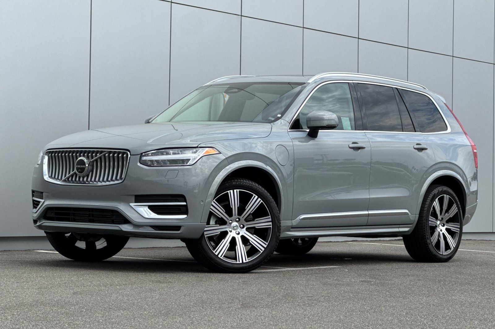 2025 Volvo XC90 Plug-In Hybrid T8 Plus 7 Passenger