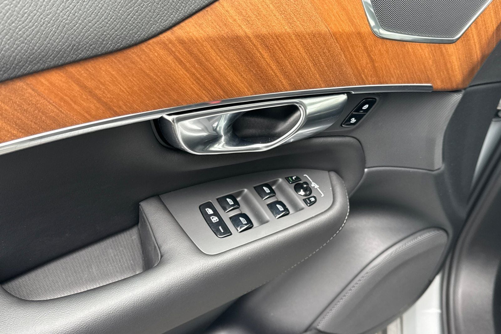 2025 Volvo XC90 Plug-In Hybrid T8 Plus 7 Passenger
