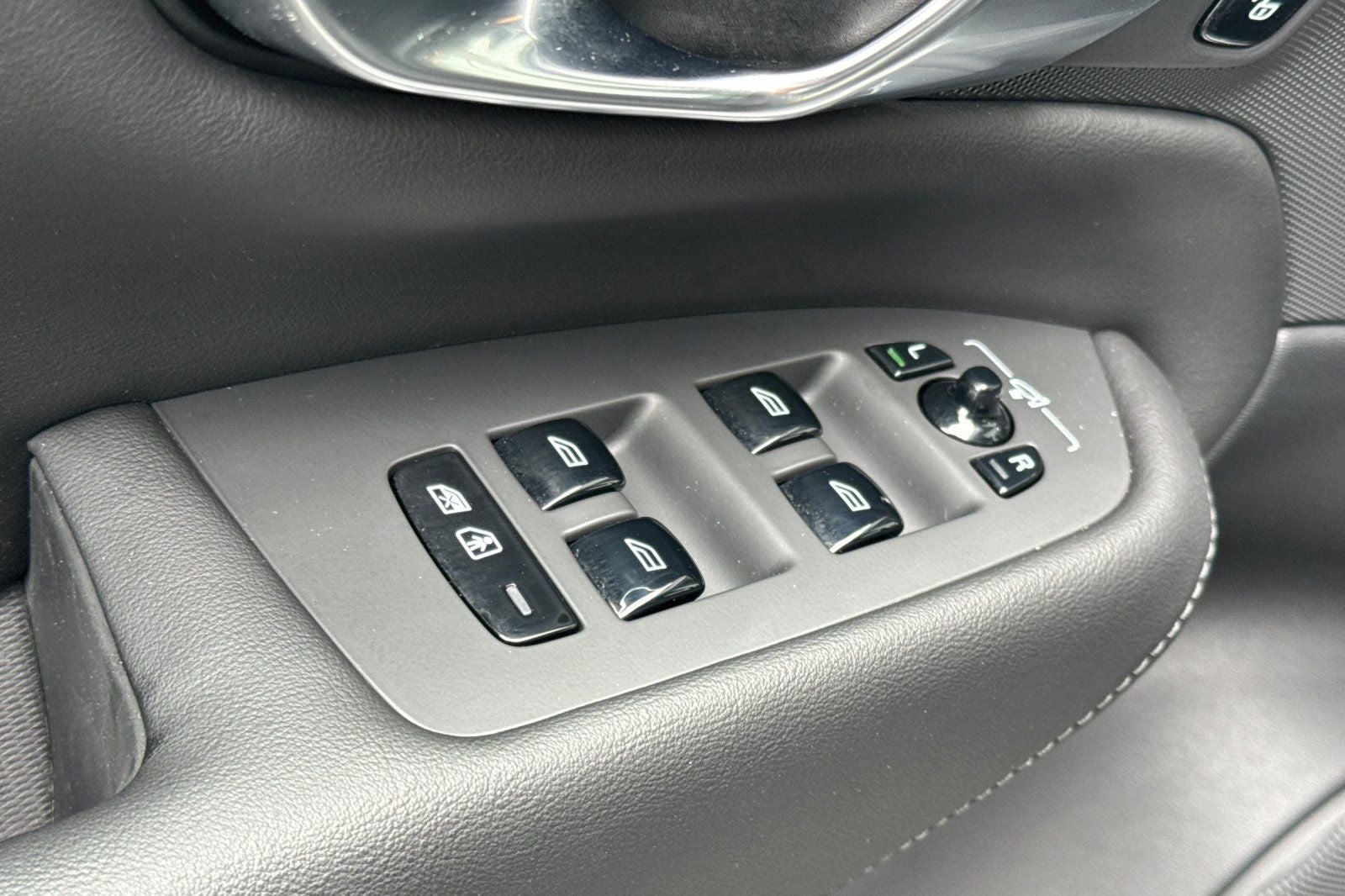 2025 Volvo XC90 Plug-In Hybrid T8 Plus 7 Passenger