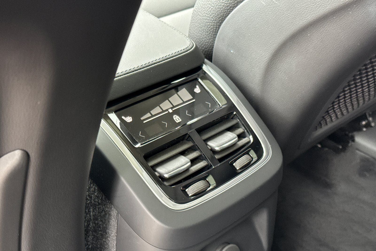 2025 Volvo XC90 Plug-In Hybrid T8 Plus 7 Passenger