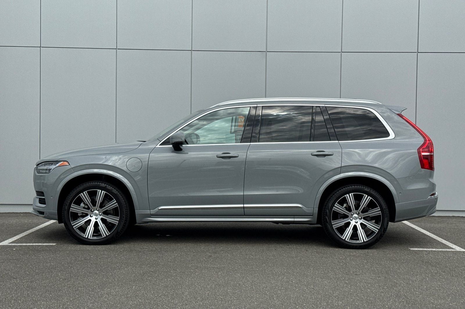 2025 Volvo XC90 Plug-In Hybrid T8 Plus 7 Passenger