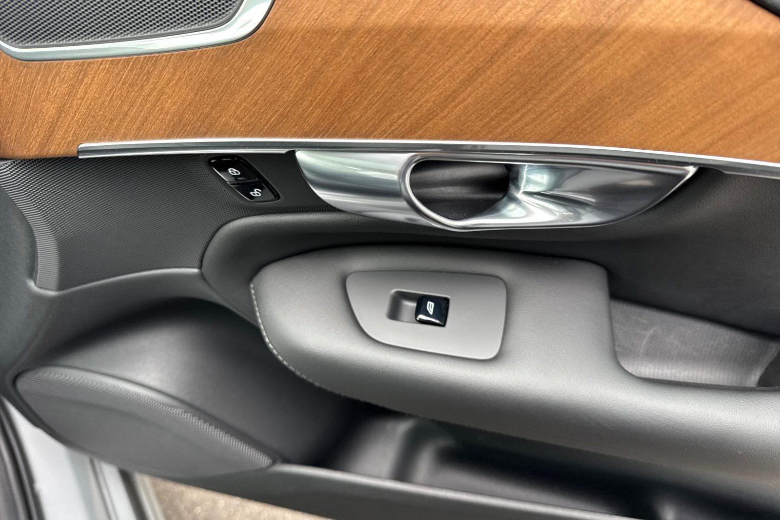 2025 Volvo XC90 Plug-In Hybrid T8 Plus 7 Passenger