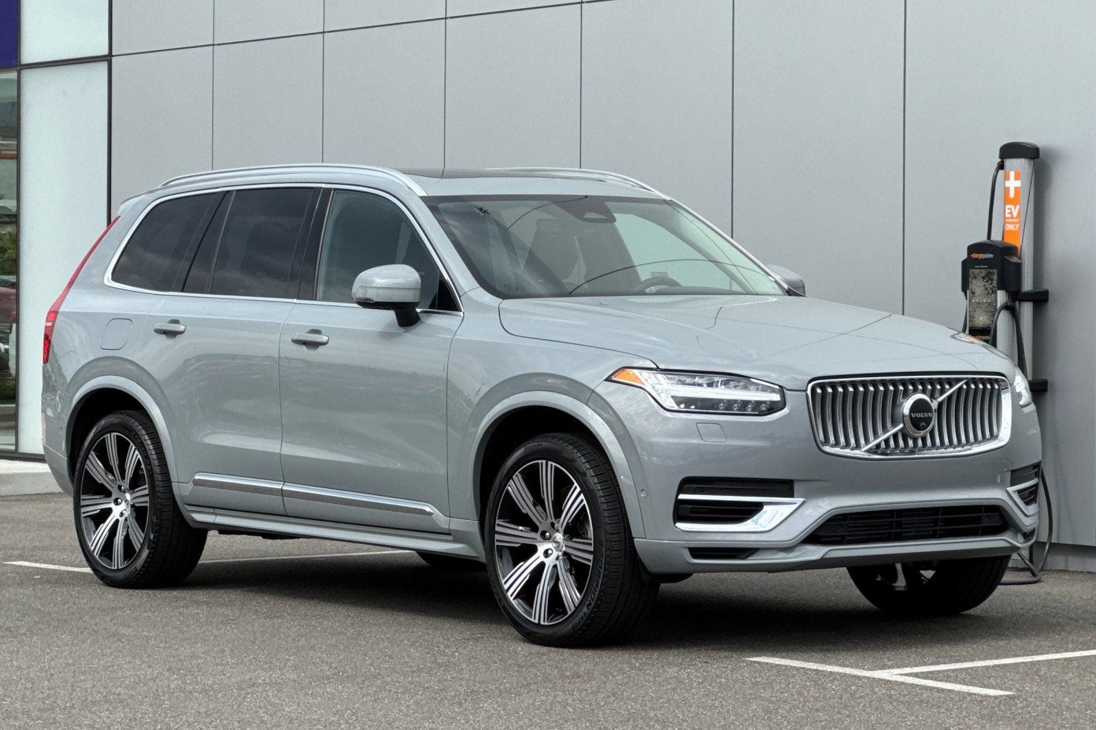 2025 Volvo XC90 Plug-In Hybrid T8 Plus 7 Passenger