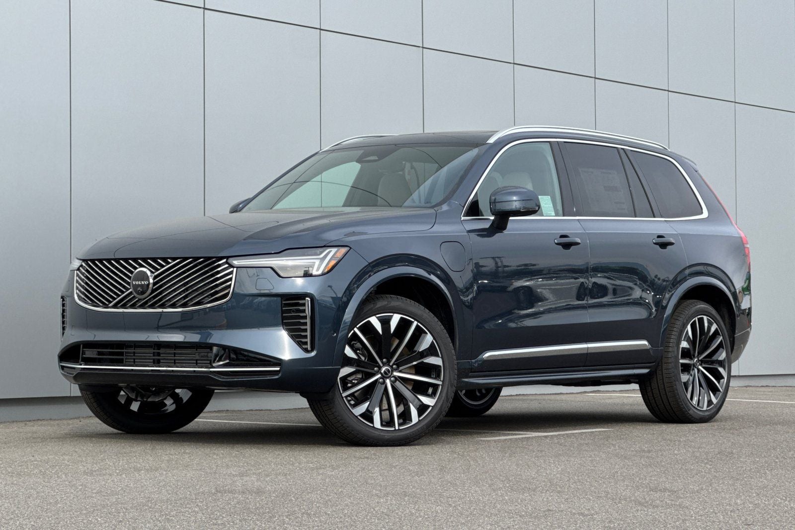 2026 Volvo XC90 Plug-In Hybrid T8 Plus 7 Passenger