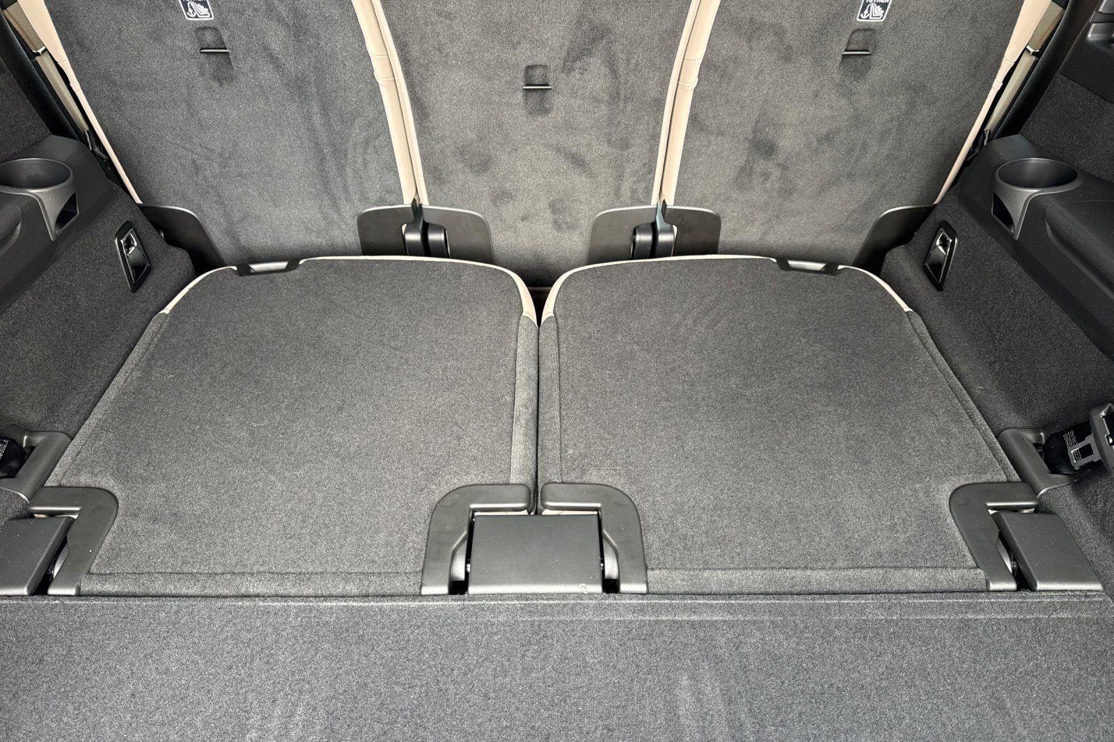 2026 Volvo XC90 Plug-In Hybrid T8 Plus 7 Passenger