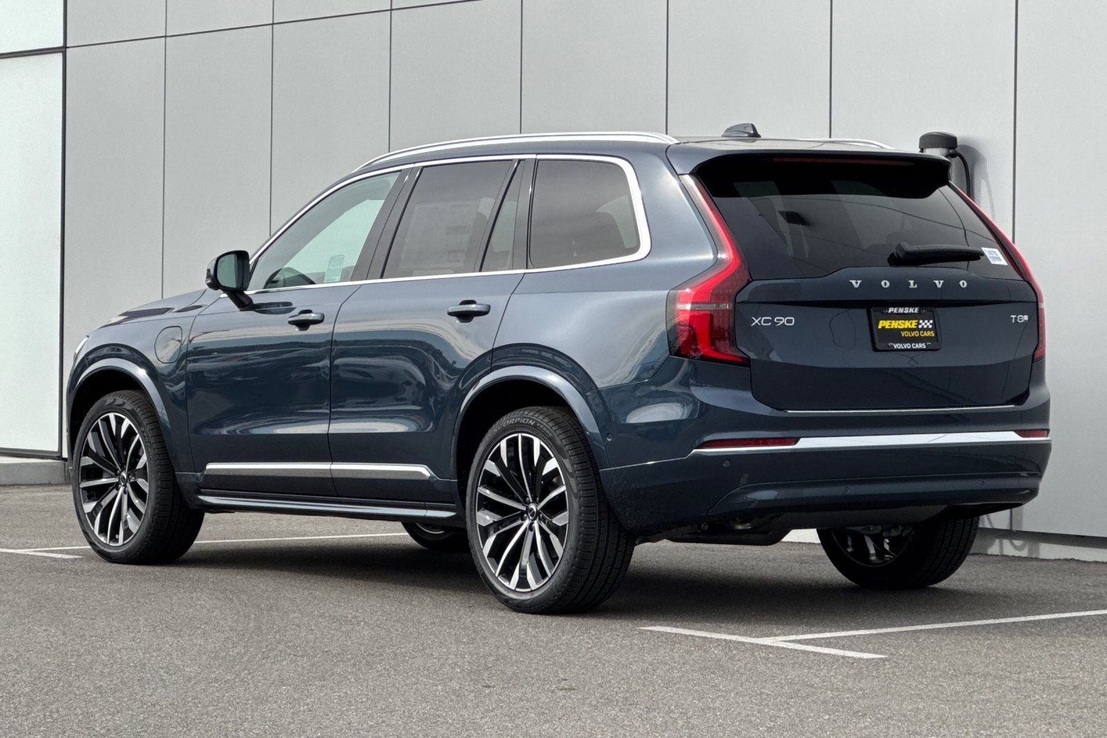 2026 Volvo XC90 Plug-In Hybrid T8 Plus 7 Passenger