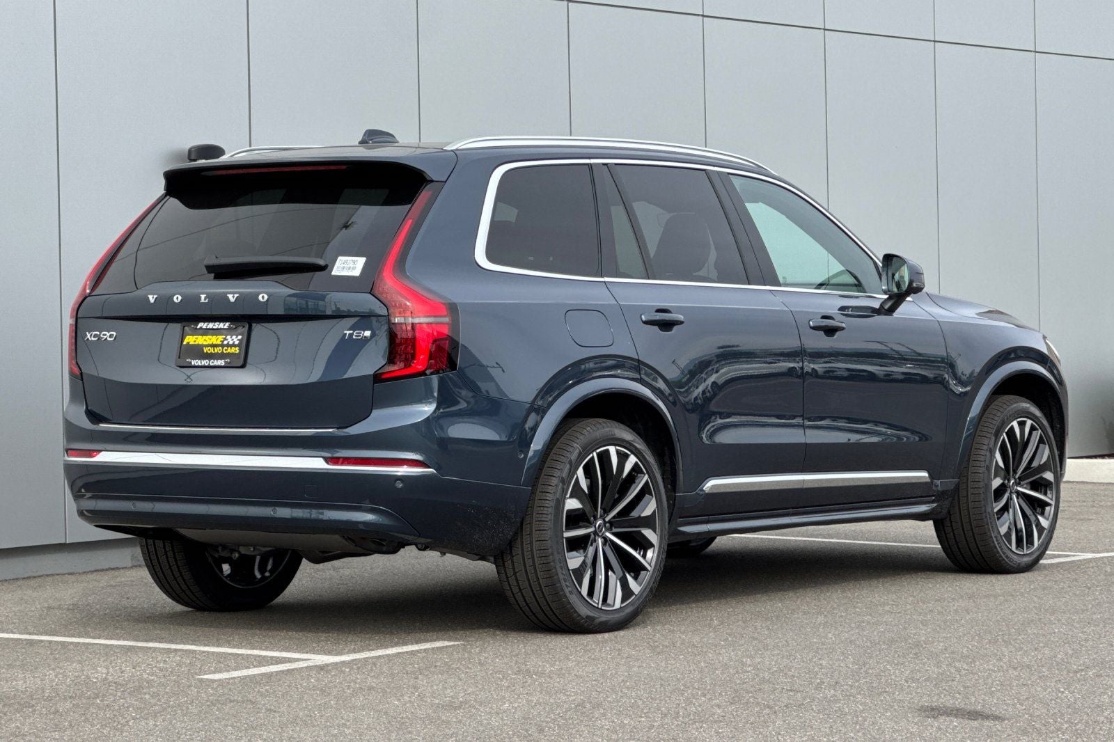 2026 Volvo XC90 Plug-In Hybrid T8 Plus 7 Passenger