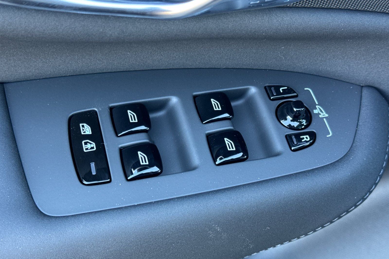 2026 Volvo XC90 Plug-In Hybrid T8 Plus 7 Passenger