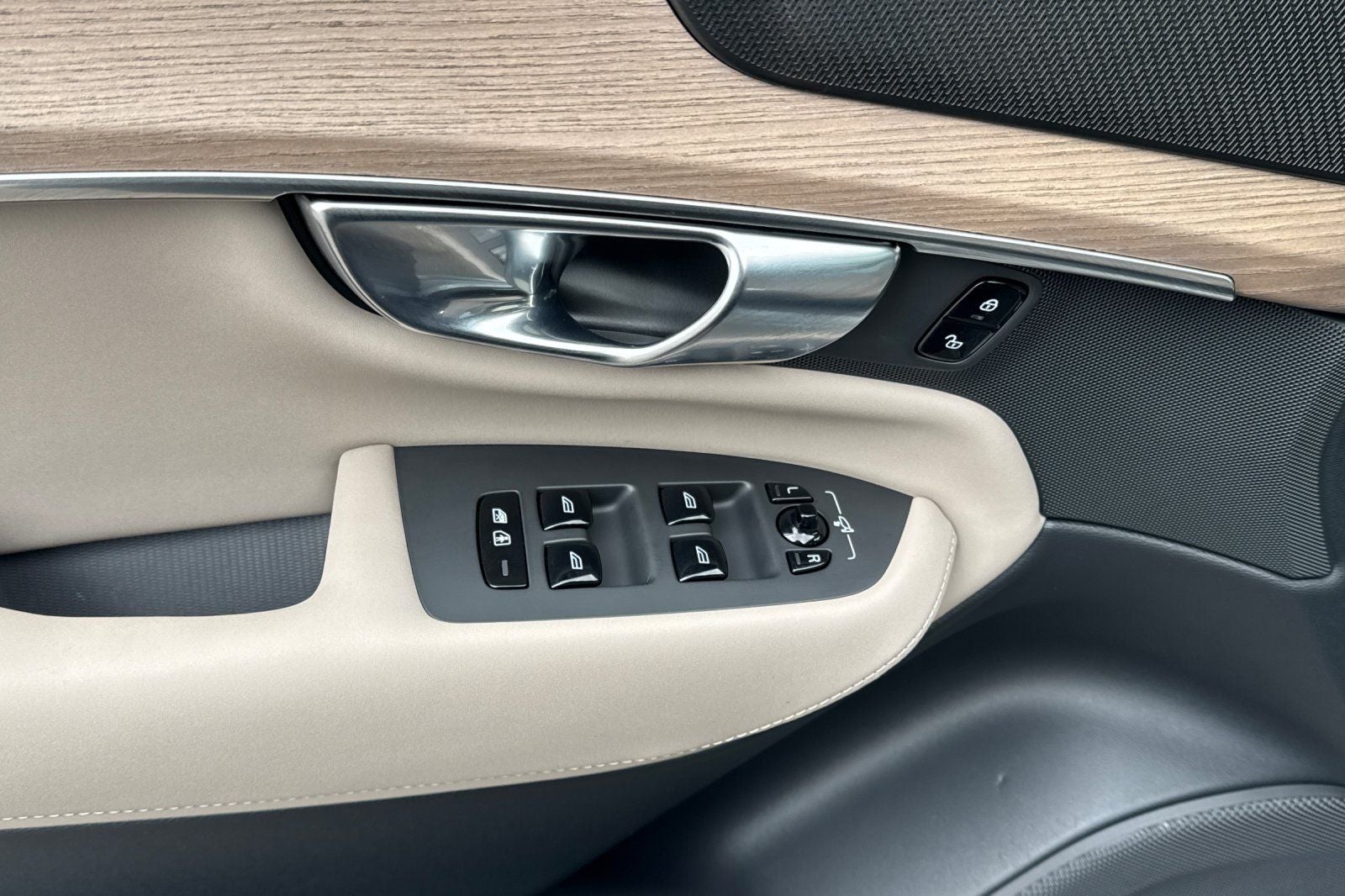 2026 Volvo XC90 Plug-In Hybrid T8 Plus 7 Passenger