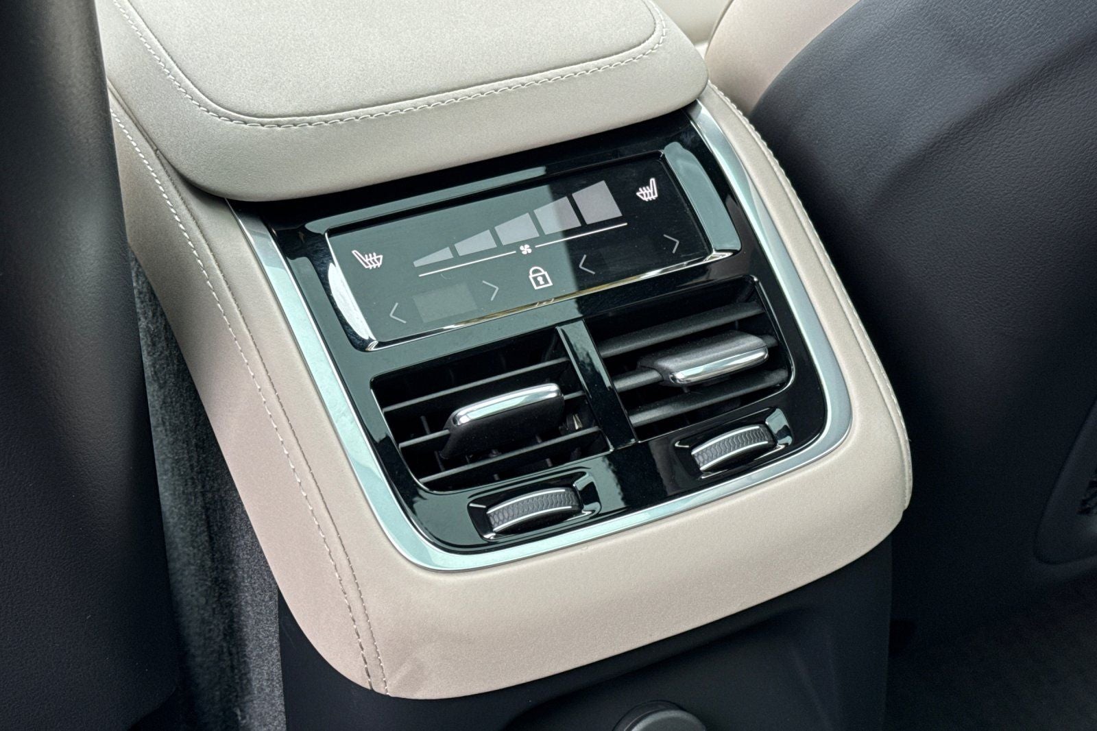 2026 Volvo XC90 Plug-In Hybrid T8 Plus 7 Passenger