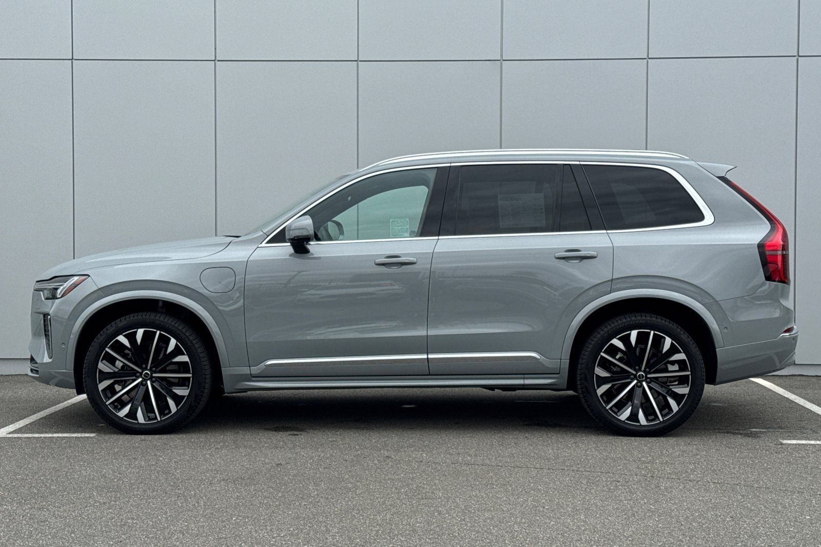 2026 Volvo XC90 Plug-In Hybrid T8 Plus 7 Passenger