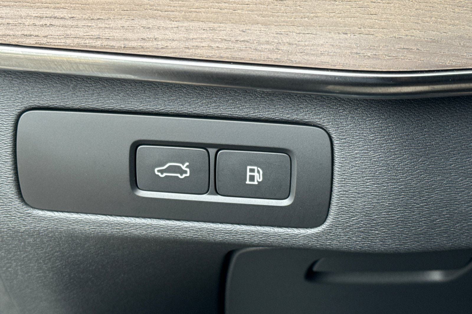 2026 Volvo XC90 Plug-In Hybrid T8 Plus 7 Passenger