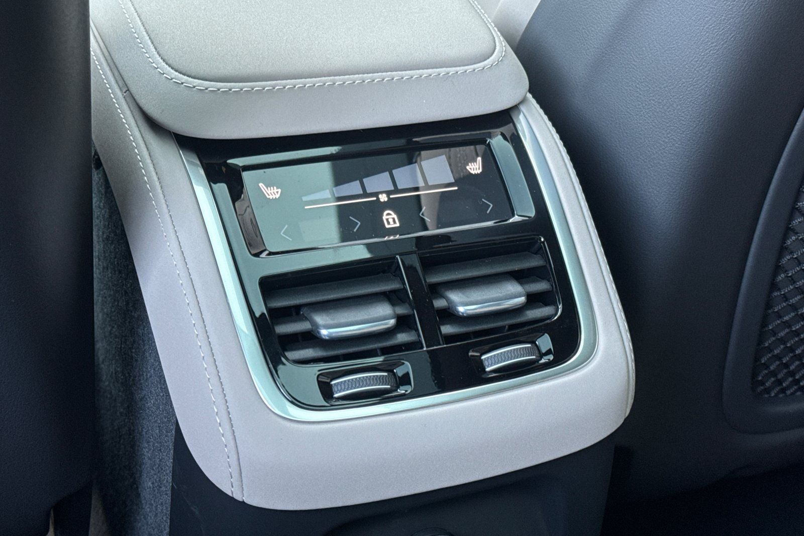 2026 Volvo XC90 Plug-In Hybrid T8 Plus 7 Passenger