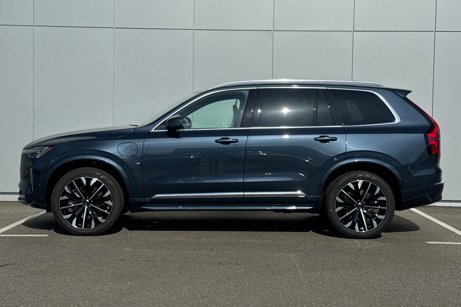 2026 Volvo XC90 Plug-In Hybrid T8 Plus 7 Passenger