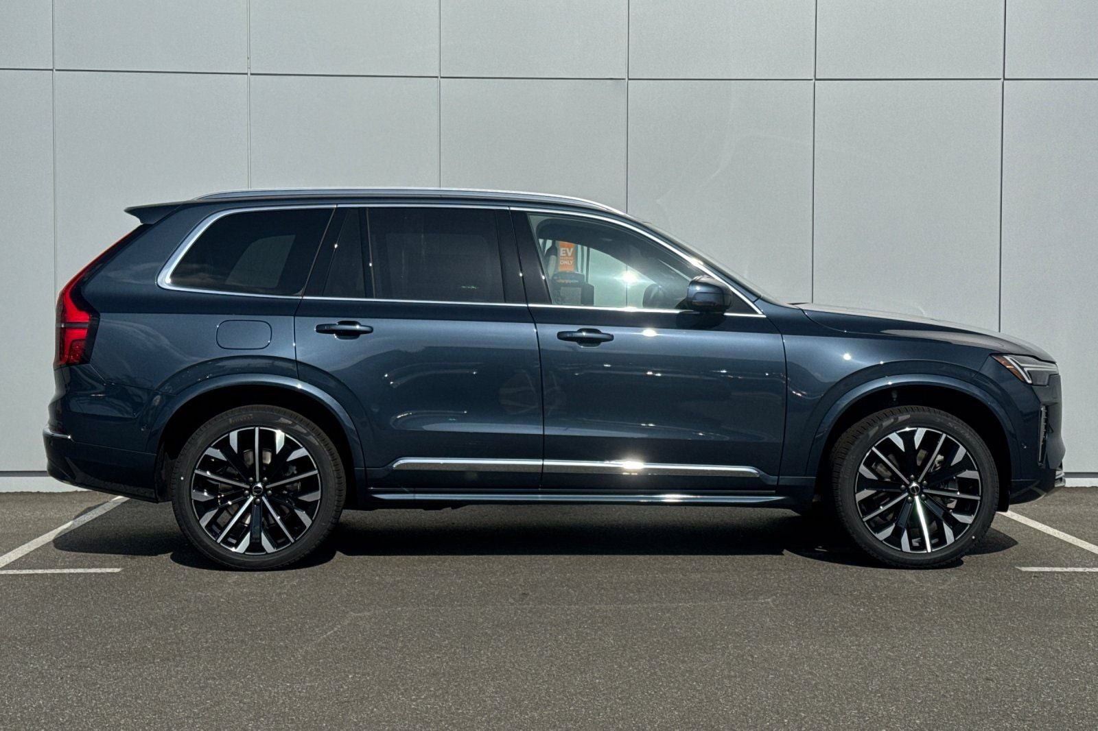 2026 Volvo XC90 Plug-In Hybrid T8 Plus 7 Passenger
