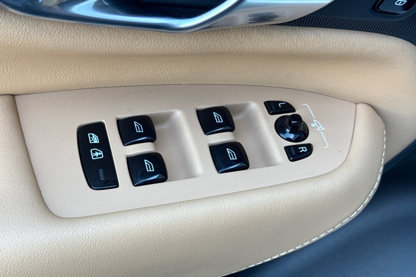 2025 Volvo XC90 Plug-In Hybrid T8 Ultra 7 Passenger