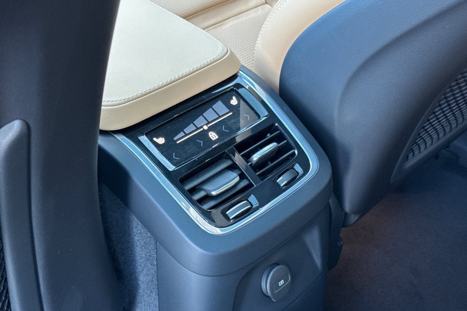 2025 Volvo XC90 Plug-In Hybrid T8 Ultra 7 Passenger