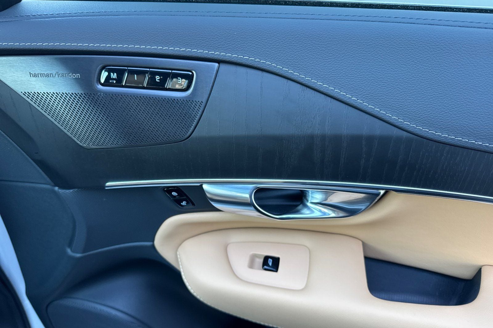 2025 Volvo XC90 Plug-In Hybrid T8 Ultra 7 Passenger