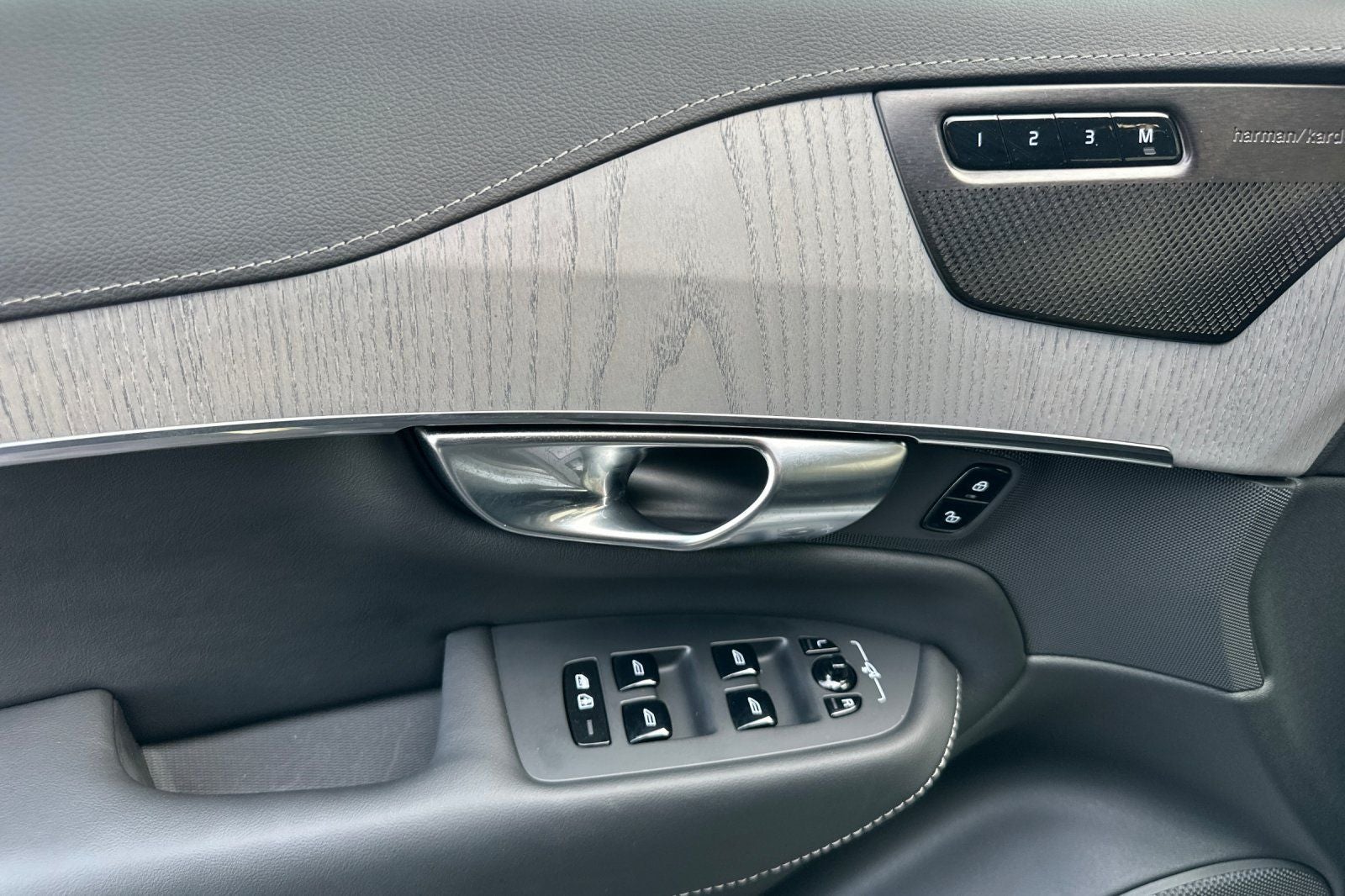 2025 Volvo XC90 Plug-In Hybrid T8 Ultra 7 Passenger