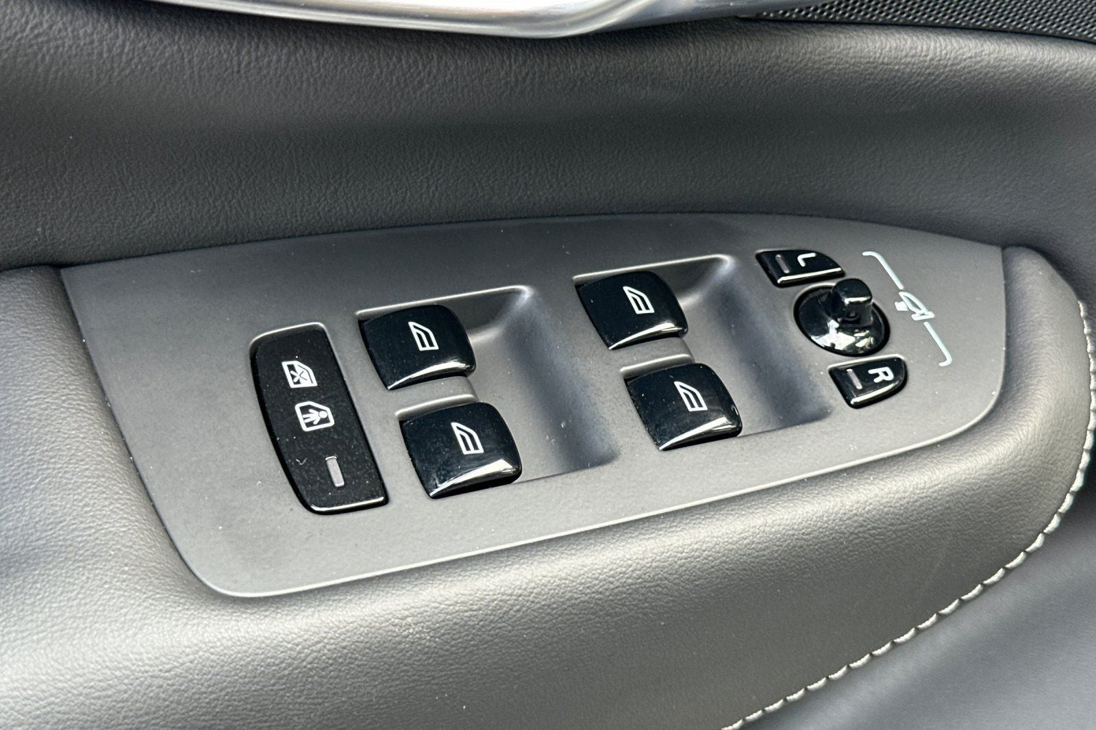 2025 Volvo XC90 Plug-In Hybrid T8 Ultra 7 Passenger