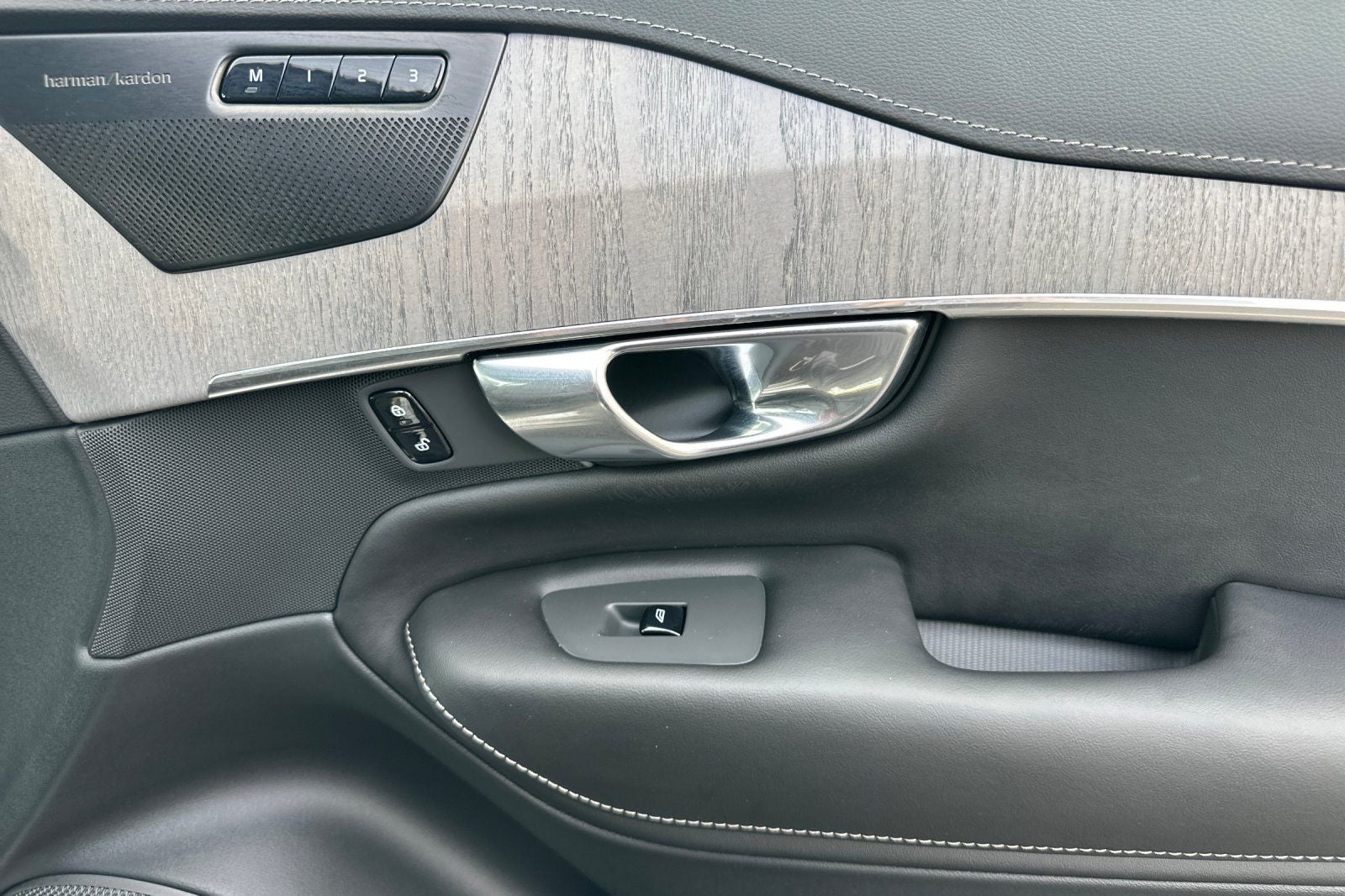 2025 Volvo XC90 Plug-In Hybrid T8 Ultra 7 Passenger