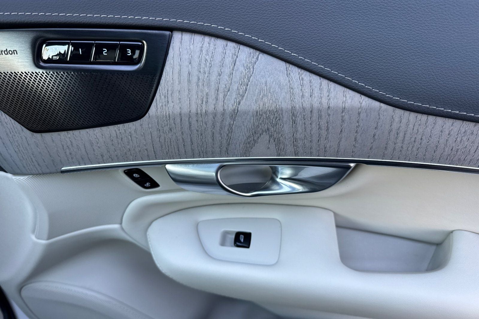 2025 Volvo XC90 Plug-In Hybrid T8 Ultra 7 Passenger
