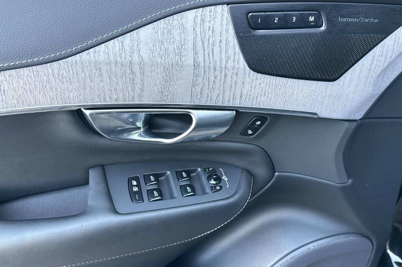 2025 Volvo XC90 Plug-In Hybrid T8 Ultra 7 Passenger