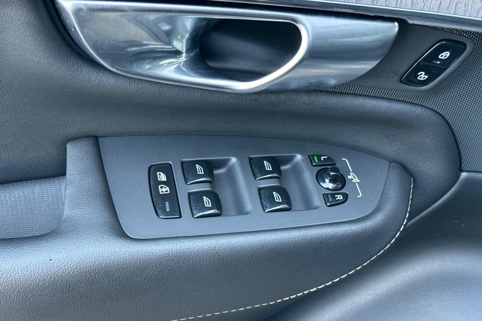 2025 Volvo XC90 Plug-In Hybrid T8 Ultra 7 Passenger