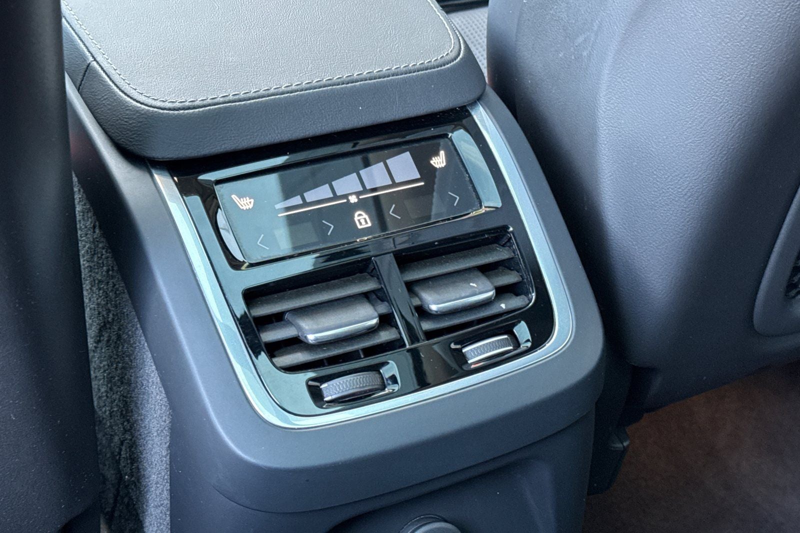 2025 Volvo XC90 Plug-In Hybrid T8 Ultra 7 Passenger