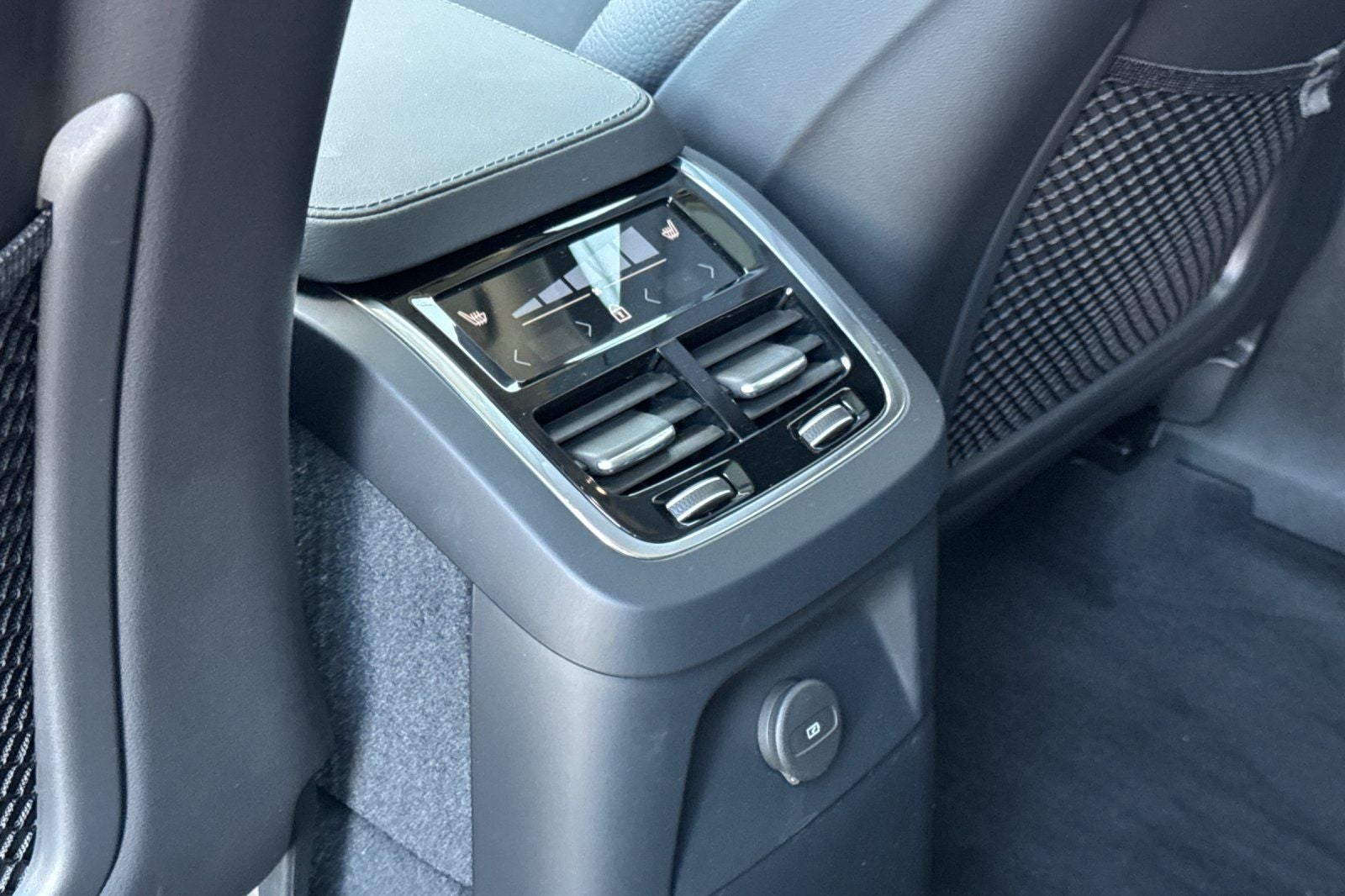 2025 Volvo XC90 Plug-In Hybrid T8 Core 7 Passenger
