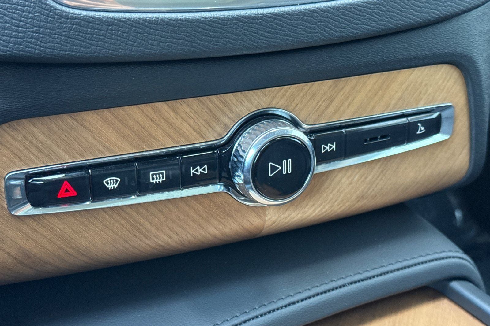 2025 Volvo XC90 Plug-In Hybrid T8 Core 7 Passenger