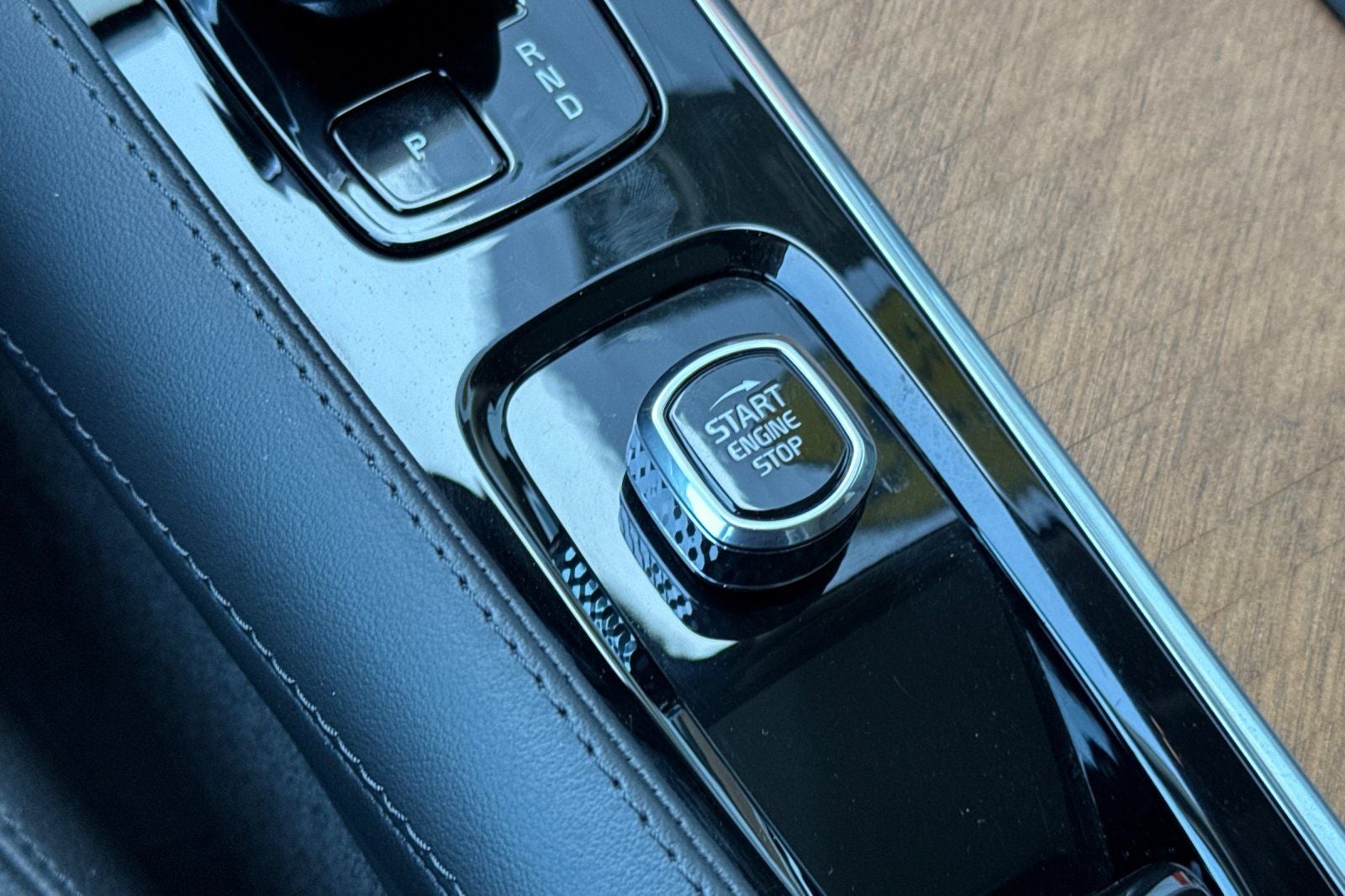 2025 Volvo XC90 Plug-In Hybrid T8 Core 7 Passenger
