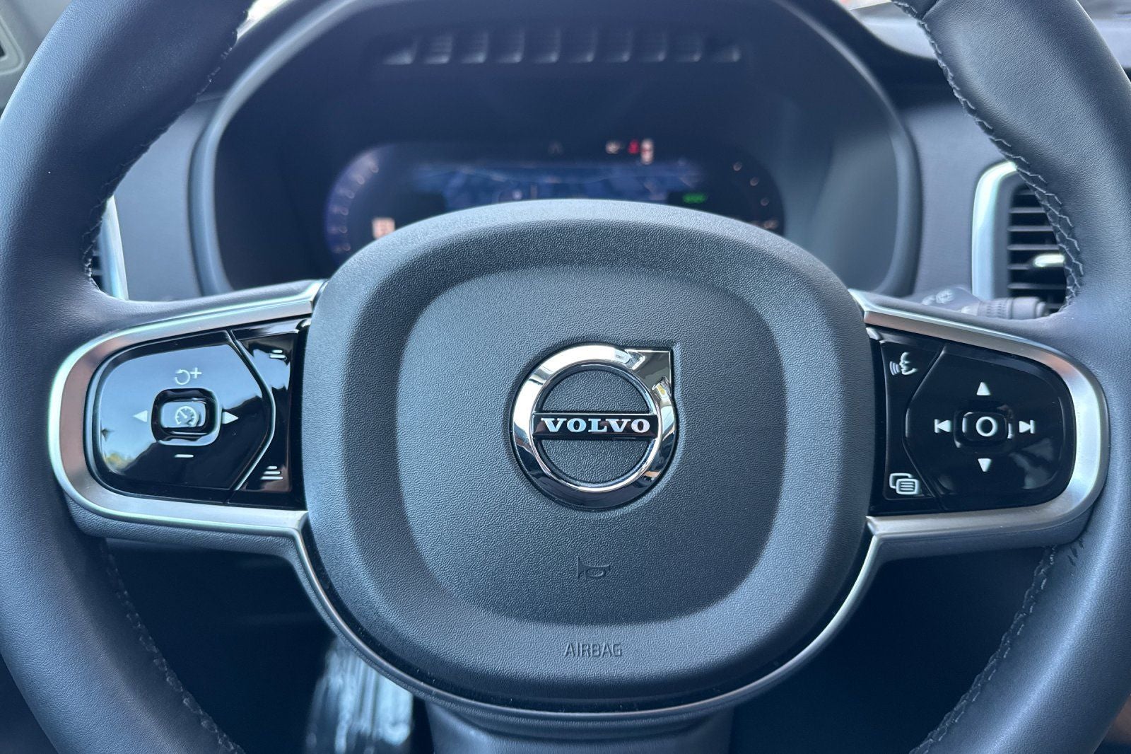 2025 Volvo XC90 Plug-In Hybrid T8 Core 7 Passenger
