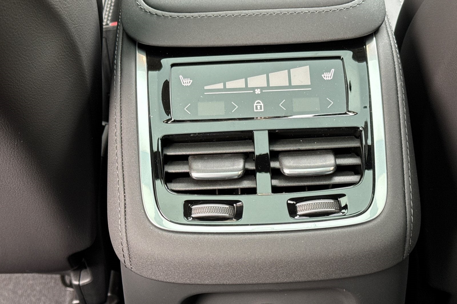 2026 Volvo XC90 Plug-In Hybrid T8 Ultra