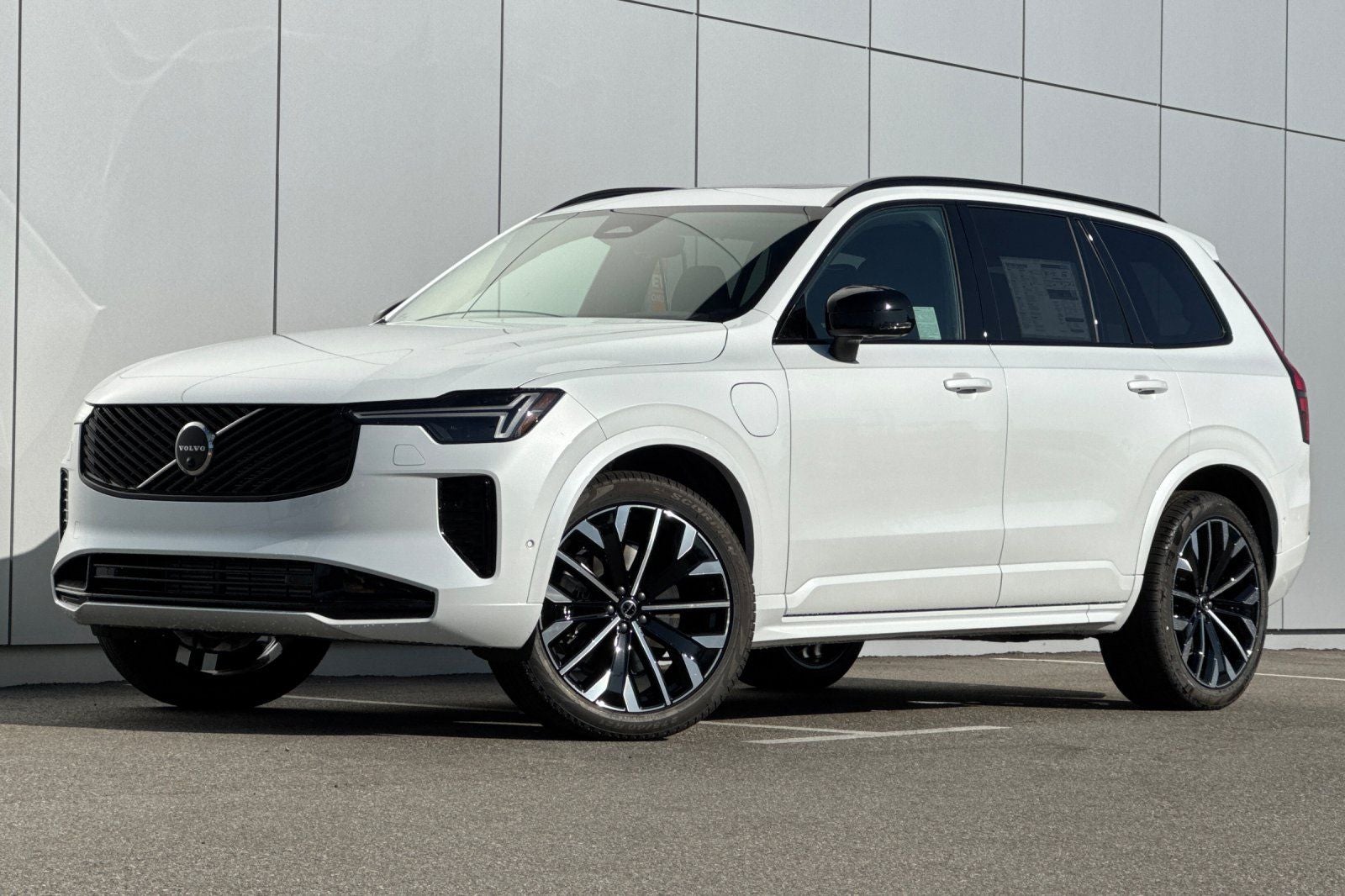 2026 Volvo XC90 T8 Recharge Ultra Dark 4WD's photo