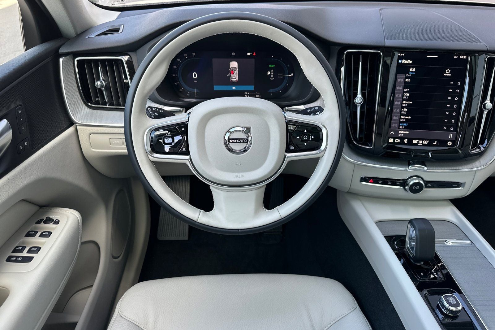 2025 Volvo XC60 Plug-In Hybrid T8 Plus