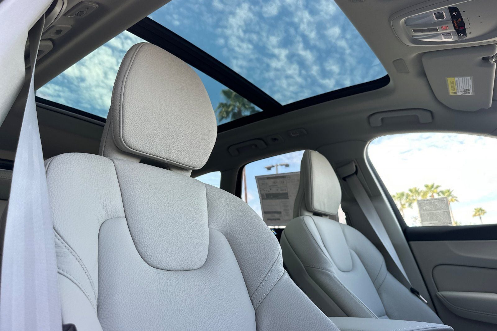 2025 Volvo XC60 Plug-In Hybrid T8 Plus