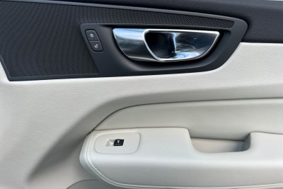 2025 Volvo XC60 Plug-In Hybrid T8 Plus