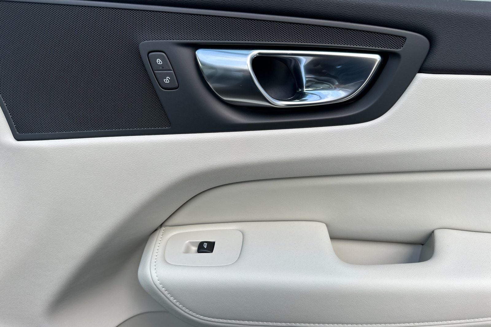 2025 Volvo XC60 Plug-In Hybrid T8 Plus