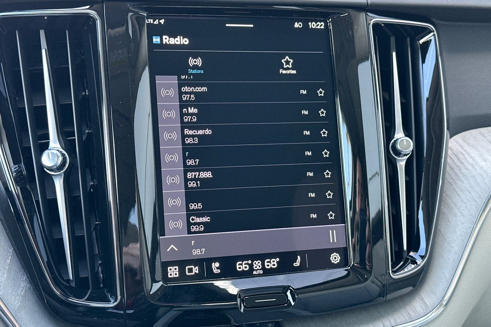 2025 Volvo XC60 Plug-In Hybrid T8 Plus