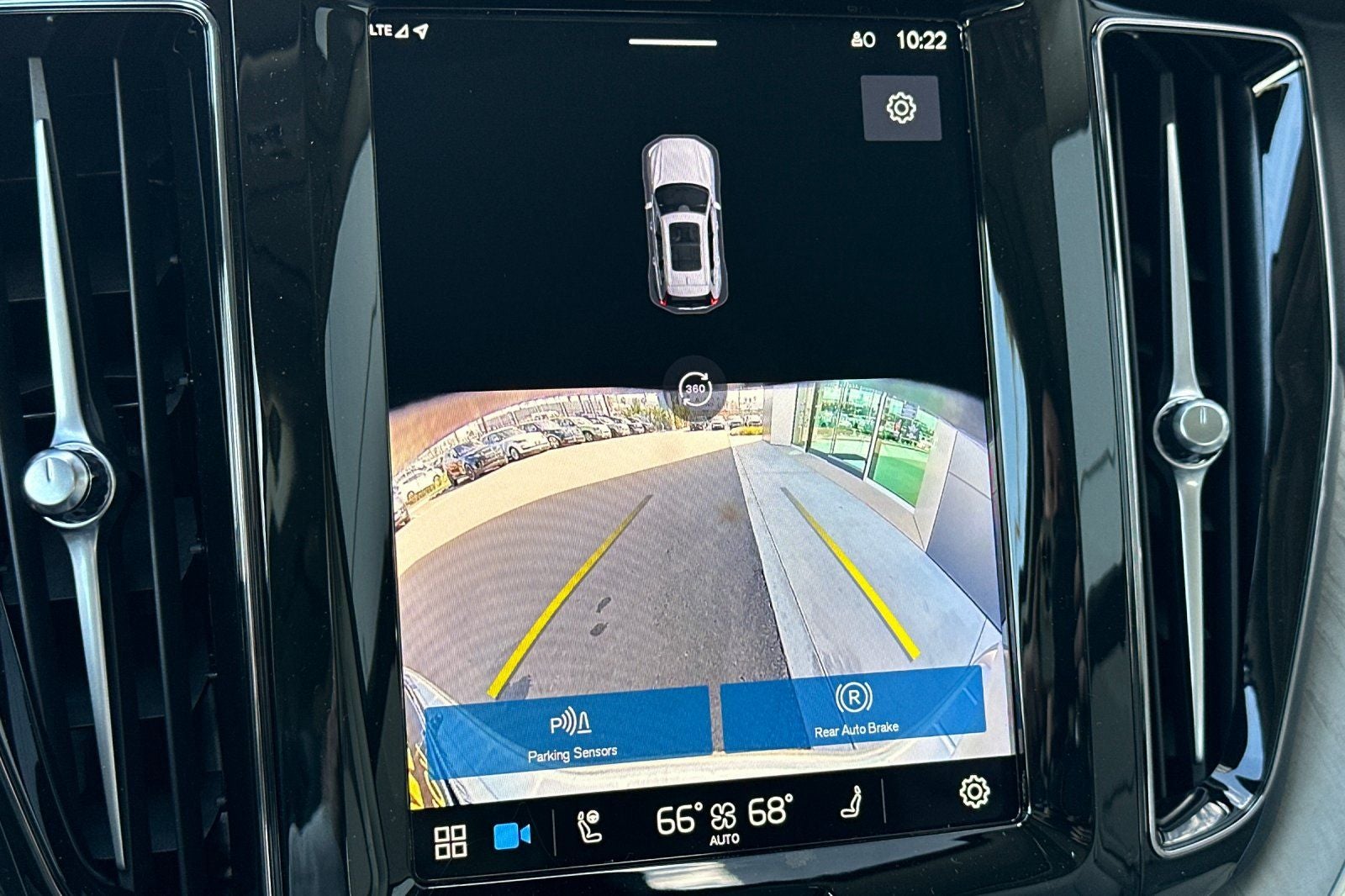 2025 Volvo XC60 Plug-In Hybrid T8 Plus