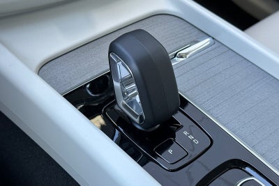 2025 Volvo XC60 Plug-In Hybrid T8 Plus