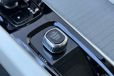 2025 Volvo XC60 Plug-In Hybrid T8 Plus