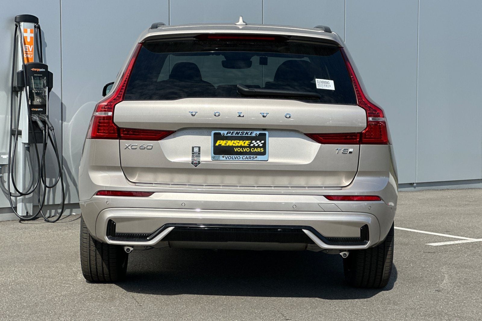 2025 Volvo XC60 Plug-In Hybrid T8 Plus