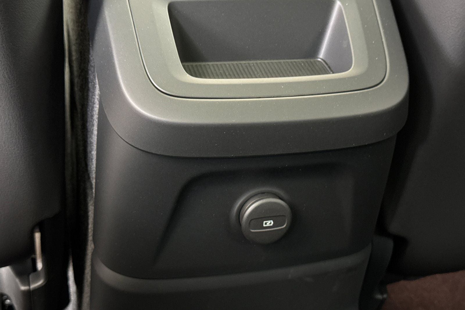 2025 Volvo XC60 Plug-In Hybrid T8 Plus