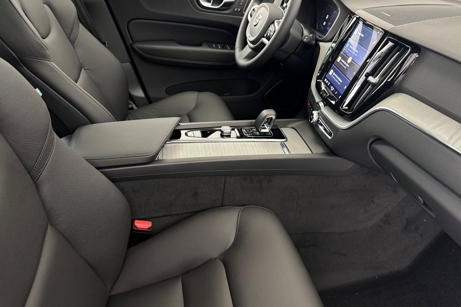 2025 Volvo XC60 Plug-In Hybrid T8 Plus