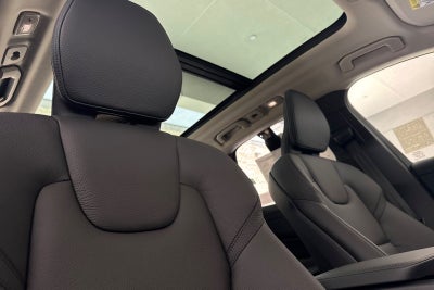 2025 Volvo XC60 Plug-In Hybrid T8 Plus